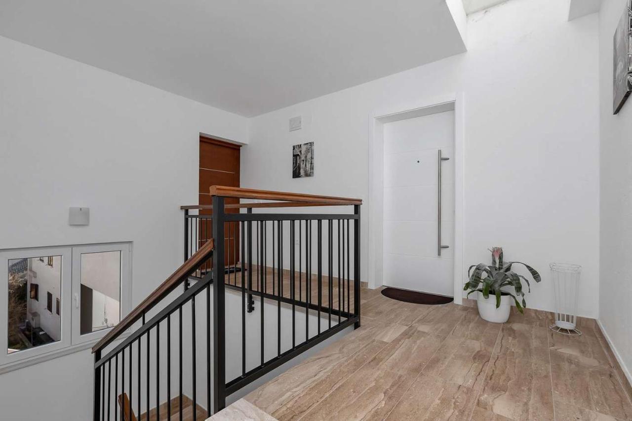 Luxurious Apartment Nino Makarska Exterior photo