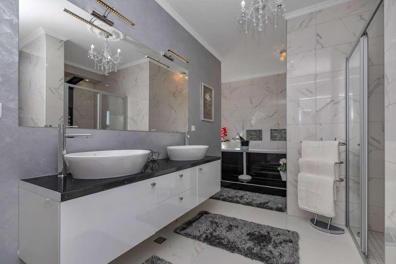 Luxurious Apartment Nino Makarska Exterior photo
